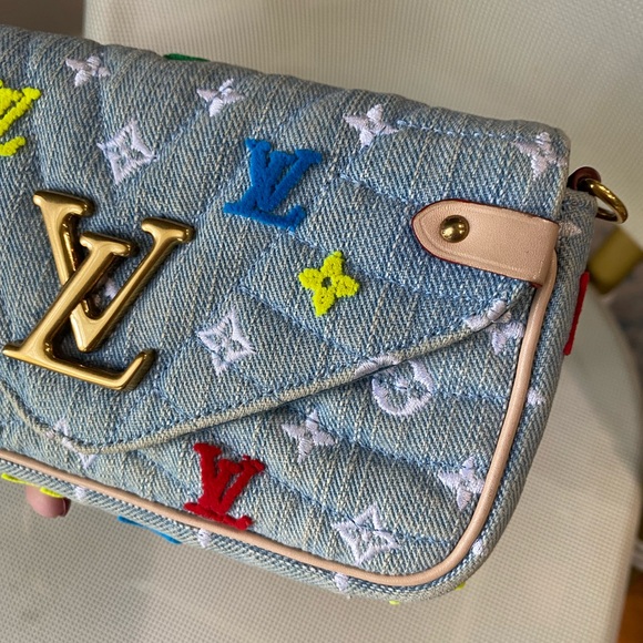 💙LV DENIM💙Louis Vuitton denim Pochette on chain - Picture 2 of 14